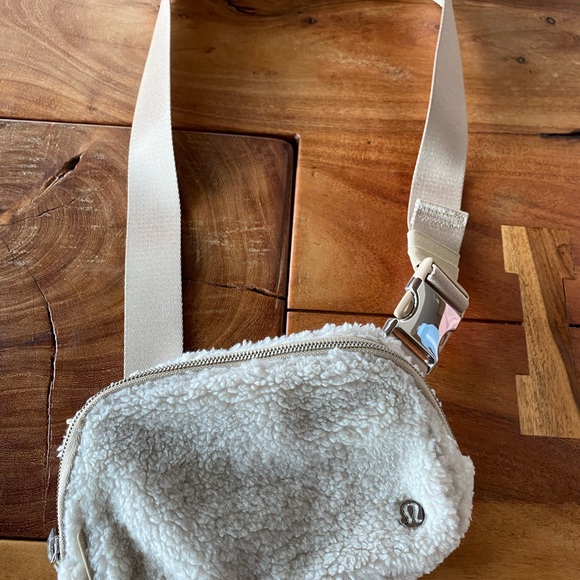 Lululemon Cream Sherpa Crossbody Bag - Picture 1 of 4